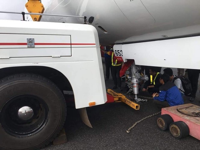 Vụ sự cố máy bay: Tình tiết mới báy bay bị rơi 2 bánh - ảnh 1