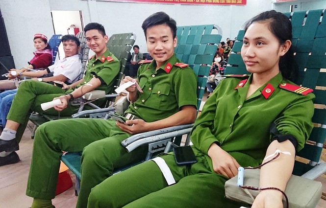 Chủ nhật Đỏ ở Đắk Lắk: Gia đình, dòng họ cùng đi hiến máu - ảnh 6