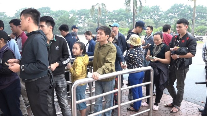 Bé gái 8 tuổi