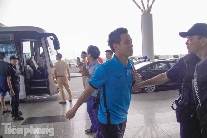 Hình ảnh tuyển Việt Nam sang Malaysia đá chung kết AFF Cup - ảnh 10