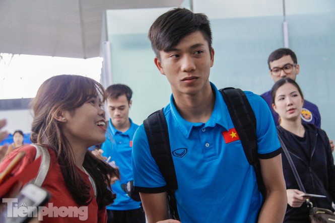 Hình ảnh tuyển Việt Nam sang Malaysia đá chung kết AFF Cup - ảnh 11