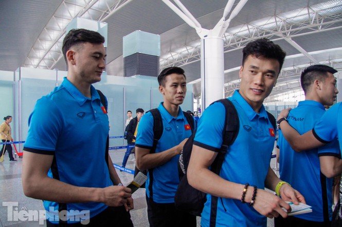Hình ảnh tuyển Việt Nam sang Malaysia đá chung kết AFF Cup - ảnh 18