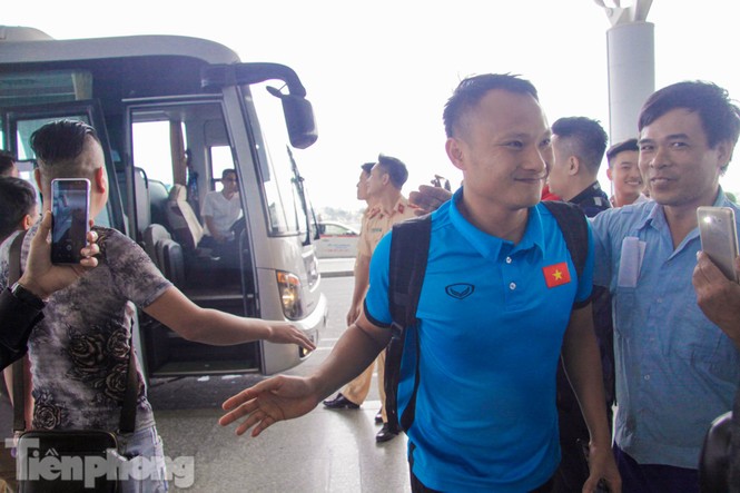 Hình ảnh tuyển Việt Nam sang Malaysia đá chung kết AFF Cup - ảnh 3
