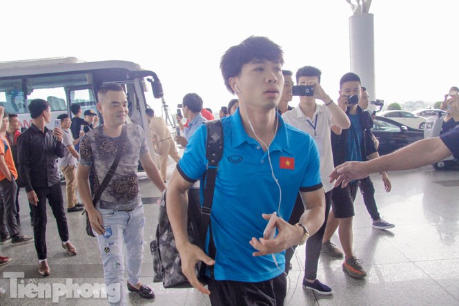 Hình ảnh tuyển Việt Nam sang Malaysia đá chung kết AFF Cup - ảnh 7