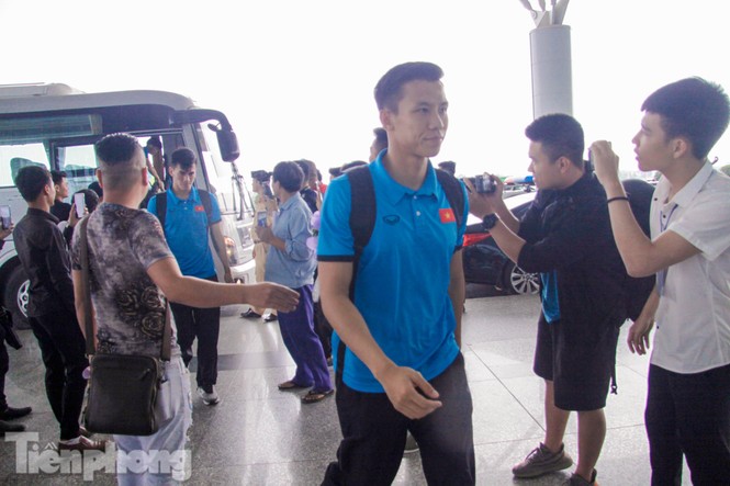 Hình ảnh tuyển Việt Nam sang Malaysia đá chung kết AFF Cup - ảnh 8