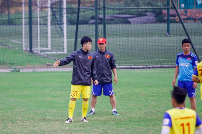 HLV Park Hang Seo vắng mặt, 'phó tướng' luyện quân U23 - ảnh 1