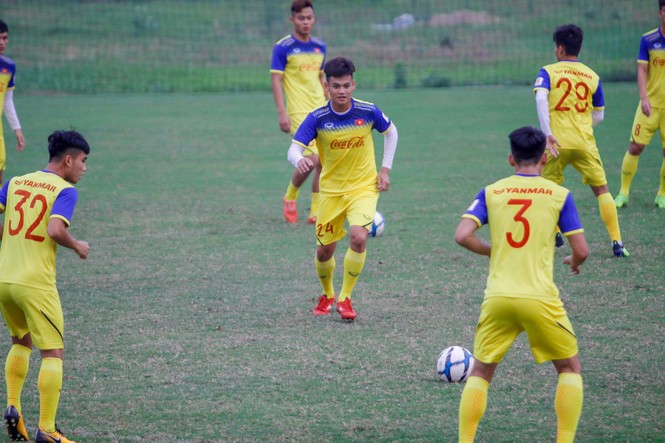 HLV Park Hang Seo vắng mặt, 'phó tướng' luyện quân U23 - ảnh 2