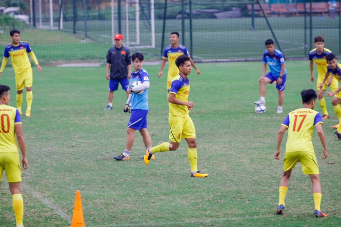 HLV Park Hang Seo vắng mặt, 'phó tướng' luyện quân U23 - ảnh 3
