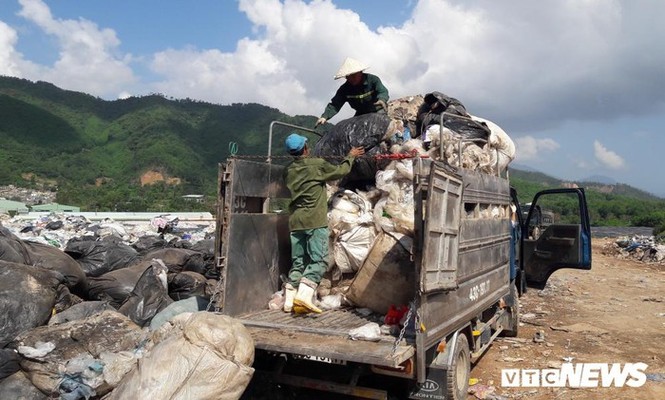 Phận người 'bới rác tìm cơm' tại bãi rác lớn nhất Đà Nẵng - ảnh 5