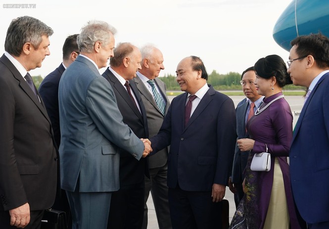 Thủ tướng đến Saint Petersburg, bắt đầu thăm chính thức LB Nga - ảnh 3