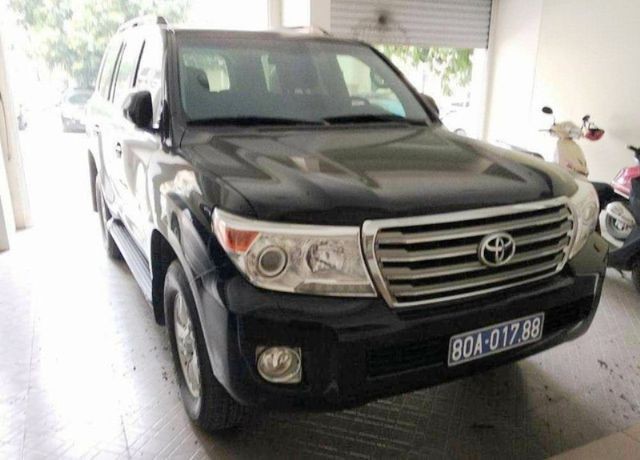 Giảm giá, xe biển xanh tặng Văn phòng Tỉnh ủy Nghệ An vẫn chưa bán được - ảnh 1