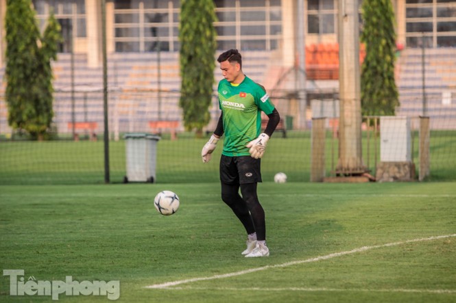 Thủ môn Đặng Văn Lâm: 'Đừng chủ quan với Malaysia' - ảnh 9