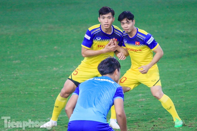 Công Phượng, Văn Hậu 'cặp kè' trước trận gặp Thái Lan - ảnh 5