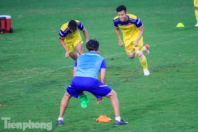 Công Phượng, Văn Hậu 'cặp kè' trước trận gặp Thái Lan - ảnh 9