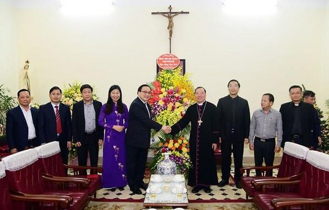Lãnh đạo Hà Nội chúc mừng Giáng sinh giáo dân Thủ đô - ảnh 1