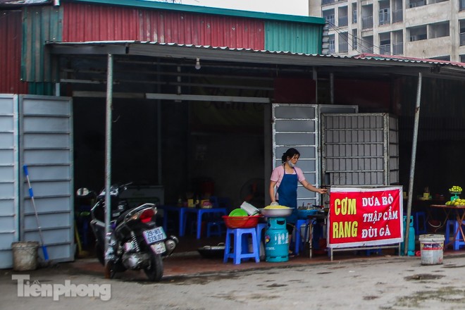 Cận cảnh cuộc sống của người dân gần khu cách ly - ảnh 8