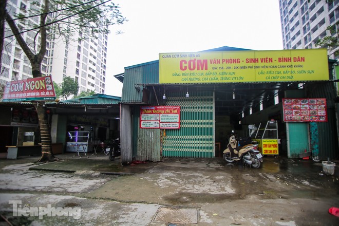 Cận cảnh cuộc sống của người dân gần khu cách ly - ảnh 9