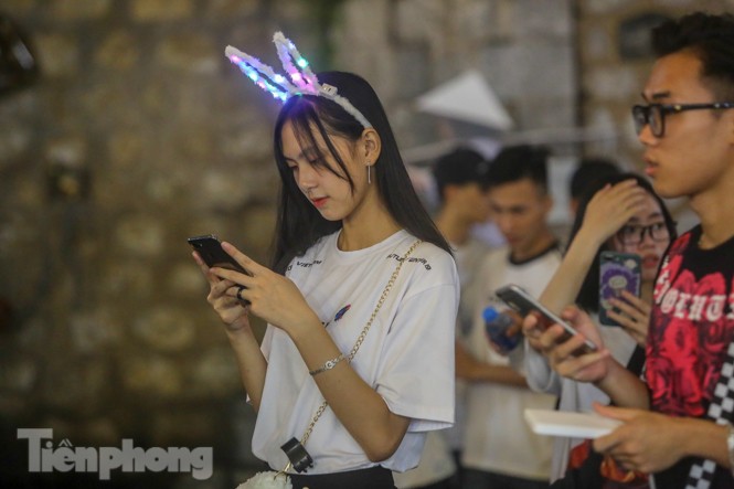 Ngắm bóng hồng hóa 'chị Thỏ Ngọc' trong đêm Trung thu - ảnh 3