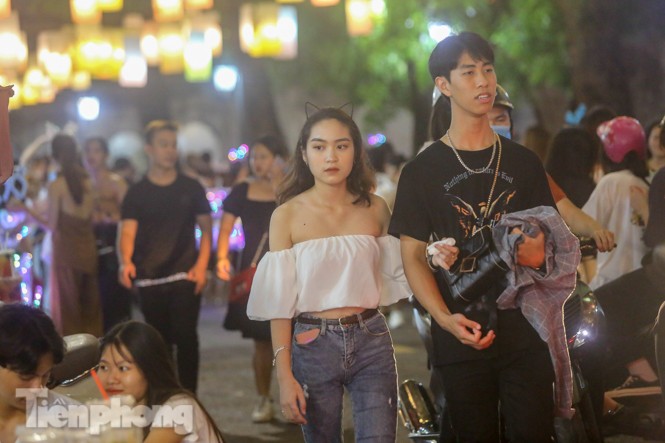 Ngắm bóng hồng hóa 'chị Thỏ Ngọc' trong đêm Trung thu - ảnh 9