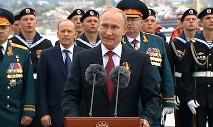 Tổng thống Putin bất ngờ tới Crimea - ảnh 1