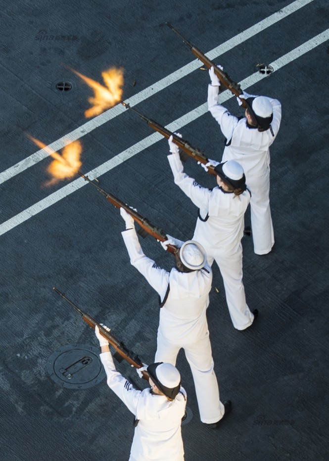 Siêu tàu sân bay USS Carl Vinson của Mỹ rời Thái Bình Dương - ảnh 7