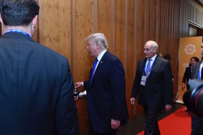Bút tích của Tổng thống Mỹ Trump ở Trung tâm Hội nghị APEC - ảnh 4