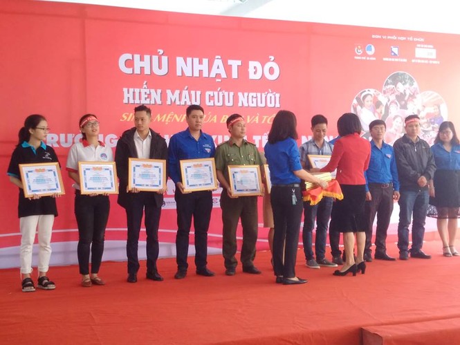 Chủ nhật Đỏ - ảnh 69