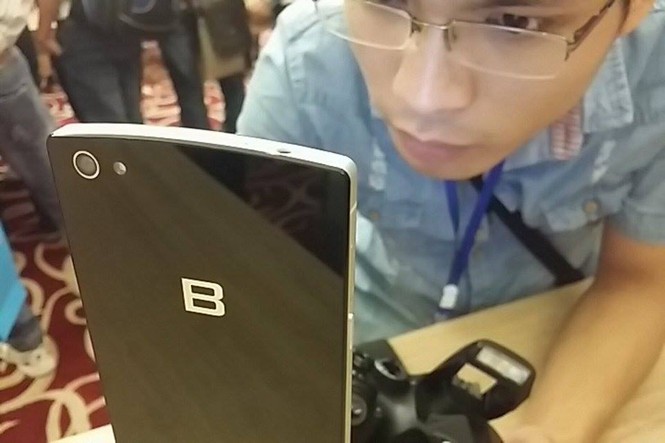 Giá Bphone mạ vàng đắt ngang iPhone 6 Plus - ảnh 3