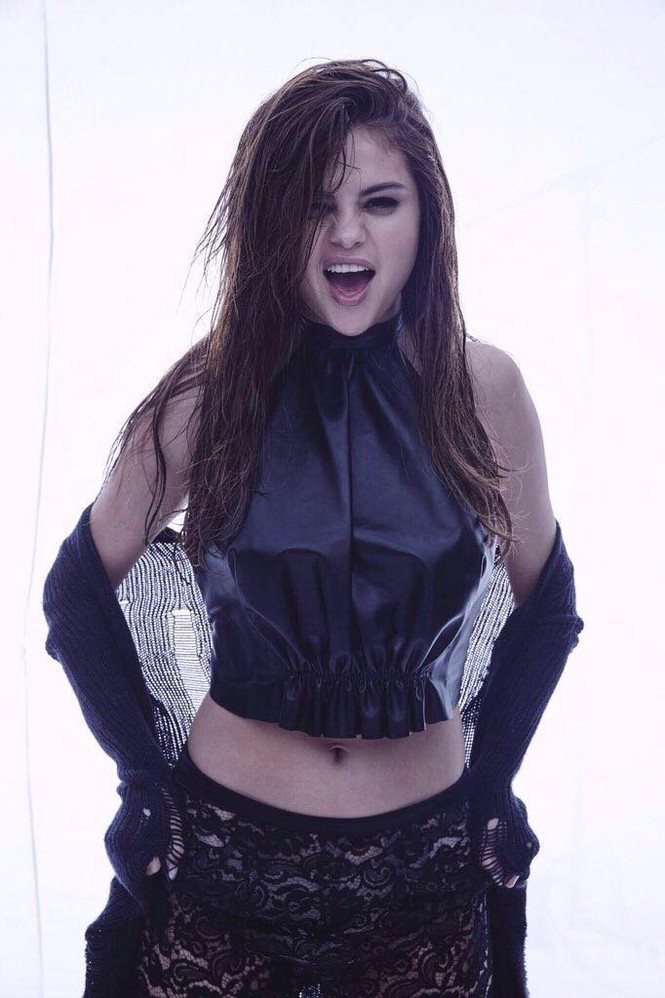 Selena Gomez sexy và nổi loạn - ảnh 10