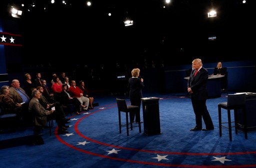 Ảnh ấn tượng trong cuộc tranh luận thứ 2 của Trump và Clinton - ảnh 5