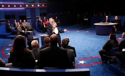 Ảnh ấn tượng trong cuộc tranh luận thứ 2 của Trump và Clinton - ảnh 9