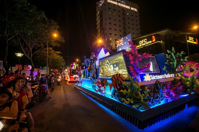 Du khách tiếp tục “quẩy tưng bừng” tại lễ hội đường phố Đà Nẵng 2017 - ảnh 3