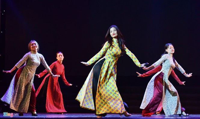 BẢN TIN showbiz 28/11: Chi Pu dạy fan nhảy, sao Hàn chết 2 tuần mới được phát hiện - ảnh 5