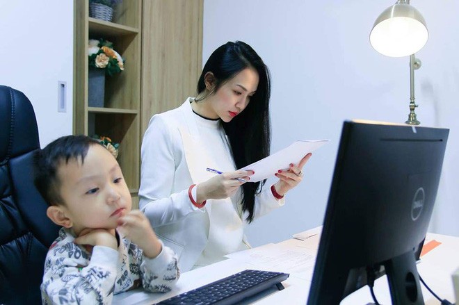 Hương Baby - vợ Tuấn Hưng ngày càng quyến rũ, yêu chồng con hết mực - ảnh 7