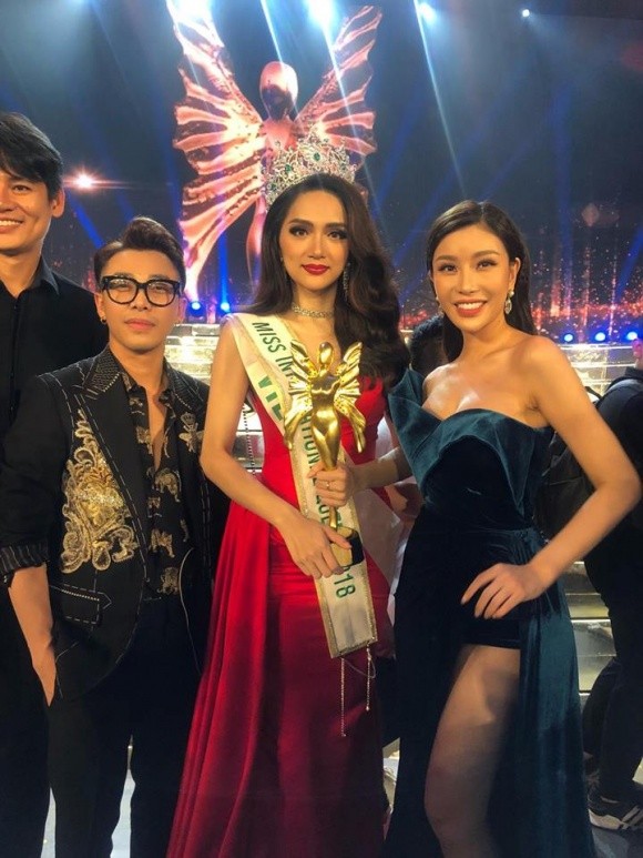Mẹ Hương Giang Idol chia sẻ xúc động khi con gái đăng quang Hoa hậu - ảnh 1