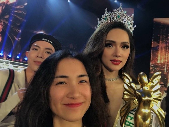 Mẹ Hương Giang Idol chia sẻ xúc động khi con gái đăng quang Hoa hậu - ảnh 2