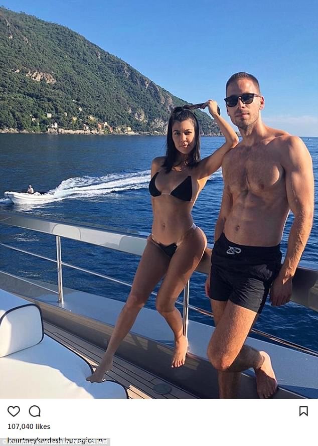 Loạt mỹ nhân Hollywood thả dáng với bikini, 'giải nhiệt' ngày hè - ảnh 4
