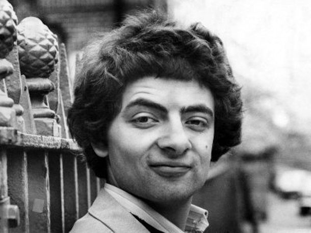Mr Bean: Tay chơi nghiện đua xe, U70 có bạn gái đáng tuổi con - ảnh 1