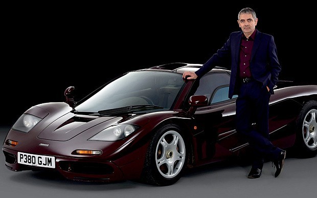 Mr Bean: Tay chơi nghiện đua xe, U70 có bạn gái đáng tuổi con - ảnh 2