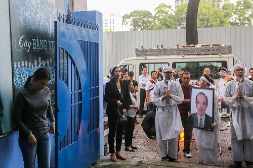Linh cữu nghệ sĩ Thanh Hoàng 'thăm nhà' - sân khấu 5B lần cuối - ảnh 2