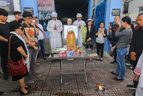 Linh cữu nghệ sĩ Thanh Hoàng 'thăm nhà' - sân khấu 5B lần cuối - ảnh 3
