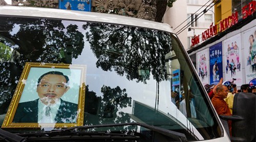 Linh cữu nghệ sĩ Thanh Hoàng 'thăm nhà' - sân khấu 5B lần cuối - ảnh 1
