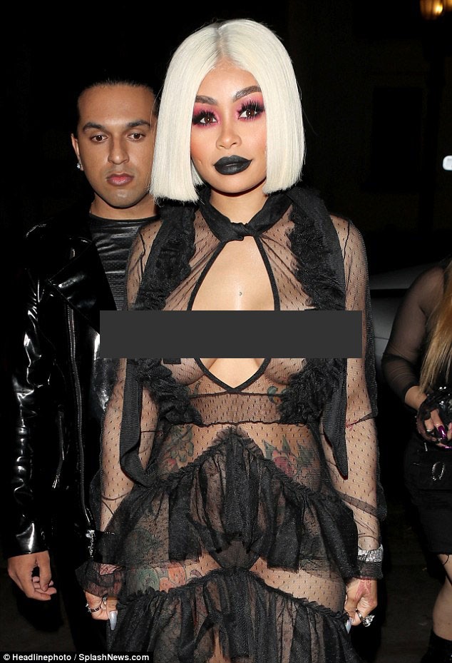 Lộ nguyên vòng 1 với ren xuyên thấu không nội y, Blac Chyna gây choáng - ảnh 1