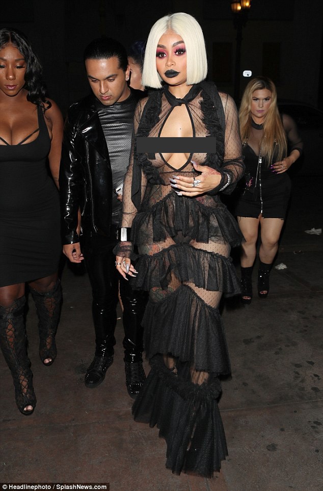 Lộ nguyên vòng 1 với ren xuyên thấu không nội y, Blac Chyna gây choáng - ảnh 4