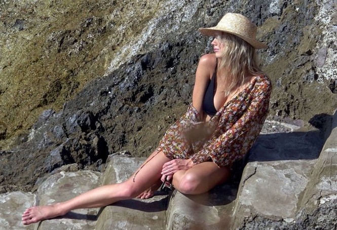 'Biểu tượng gợi cảm' Charlotte McKinney thả dáng sexy đầy khiêu khích - ảnh 3