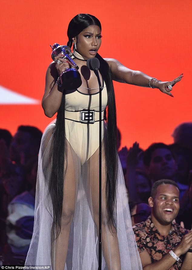 Nicki Minaj phô đường cong 'bỏng mắt' hút rừng ống kính - ảnh 5
