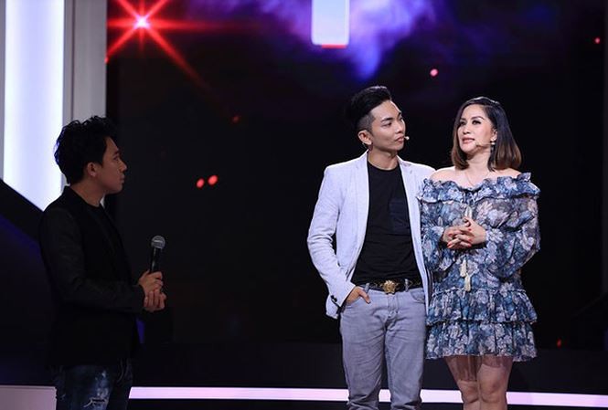 Showbiz 8/11: Bảo tàng cho khách khỏa thân tới xem ảnh 'nóng' - ảnh 3