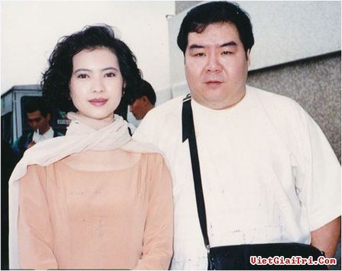 Showbiz 8/11: Bảo tàng cho khách khỏa thân tới xem ảnh 'nóng' - ảnh 2