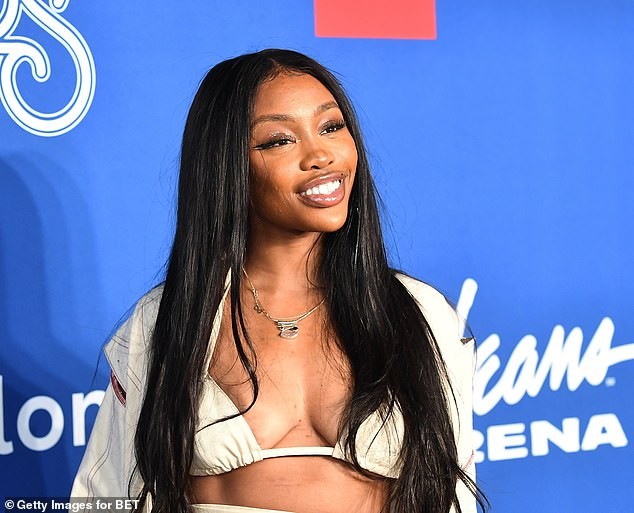 Nàng mẫu 9x Justine Skye diện mốt không nội y gợi cảm đi sự kiện - ảnh 7