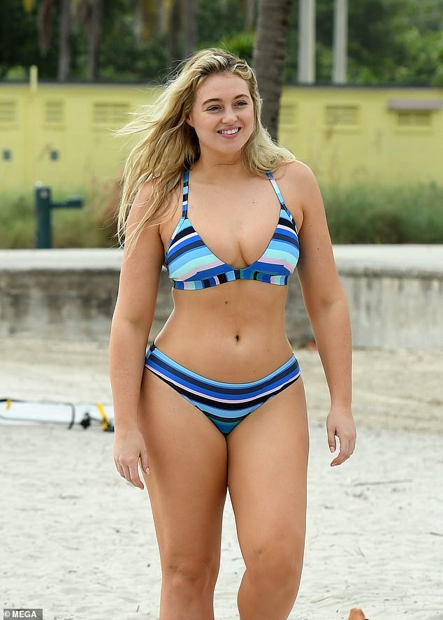 Người mẫu ngoại cỡ Iskra Lawrence chụp hình nóng bỏng với loạt bikini - ảnh 5